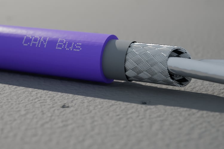 3D-Rendering: Das abgesetzte Ende liegend, aus der Nähe – CAN-Bus-Kabel mit violettem Mantel, Geflecht- und Folienschirm und einem Aderpaar in Weiß und Braun, im Tageslicht auf Beton, Aufdruck „Cable Creations“
